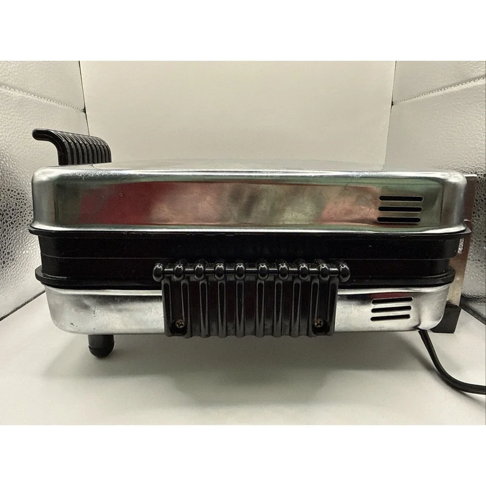 VillaWare Belgian Waffler 4 Square Waffle Maker Iron  Model 6100 Removable Plate